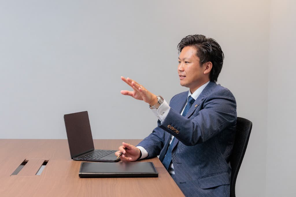 Yasuhiro Tahara Seated